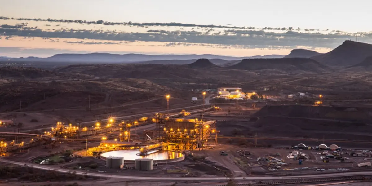 Mine site processing plant operating at dusk